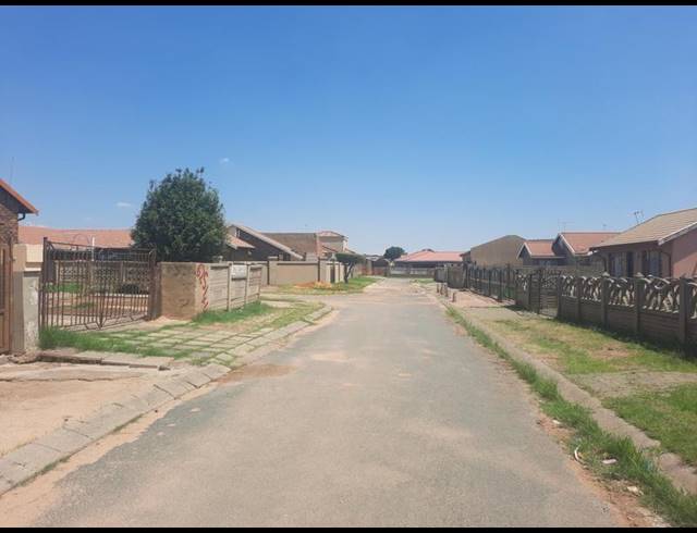 2 BEDROOM HOUSE FOR SALE IN SEBOKENG UNIT 17